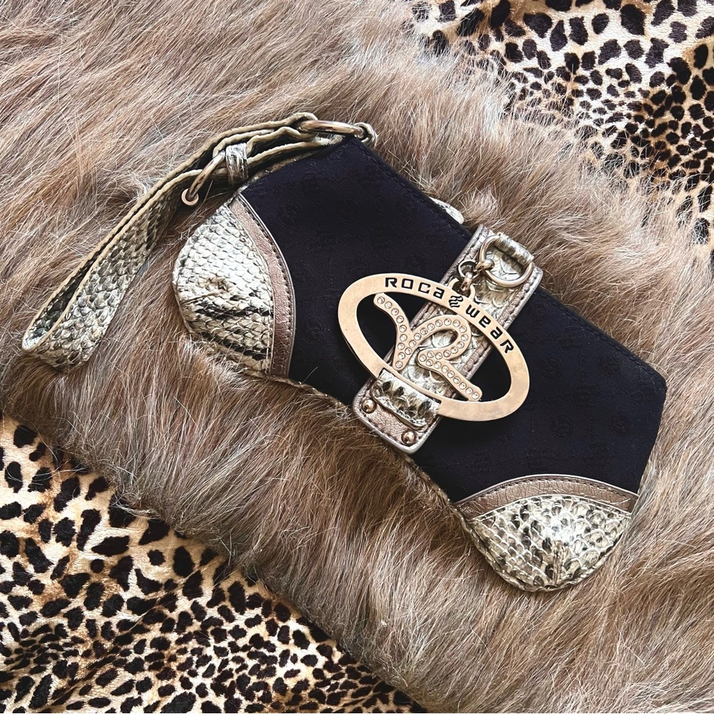 ꕤ 𝐒𝐎𝐋𝐃 ꕤ ROCAWEAR [RARE] Navy and Silver McBling 2000s Wristlet ⋆ PRE-LOVED ⋆